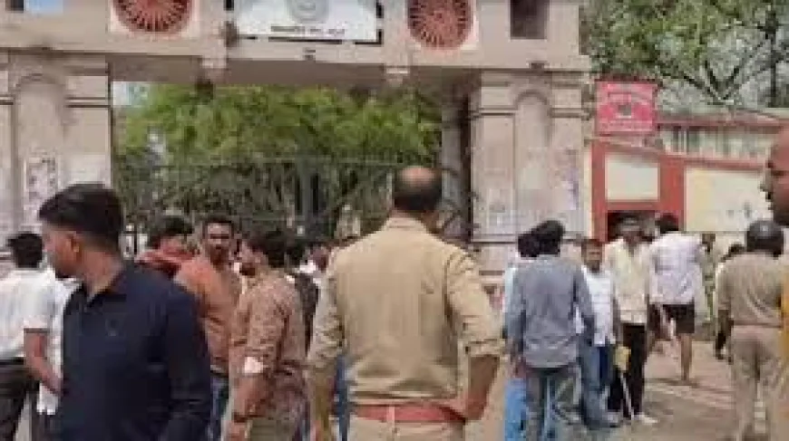 वाराणसी के यूपी कॉलेज में दिनदहाड़े बीएससी छात्र की गोली मारकर हत्या, कैंपस में भारी बवाल और पथराव।