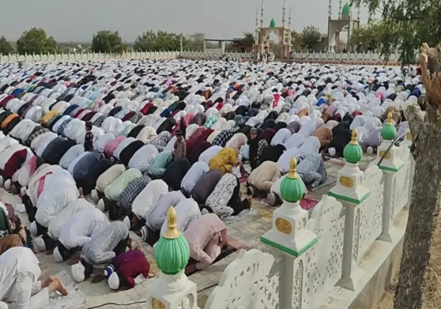 बारमेर में मिठी ईद (ईद-उल-फितर) का उत्साहपूर्ण आयोजन: हजारों मौमिनों ने ईदगाह में अदा की नमाज, गले मिलकर दी मुबारकबाद, सामुदायिक सद्भाव की मिसाल पेश की