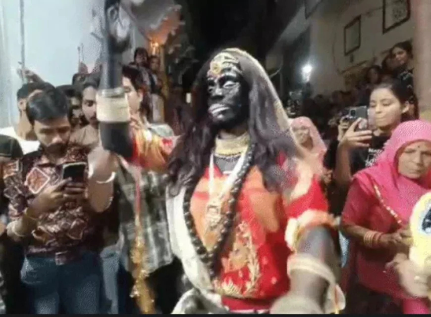 उदयपुर में 'भूत' की अनोखी परंपरा: रस्सियों से बंधा युवक गलियों में घूमा, नकारात्मकता दूर करने की 50 साल पुरानी रस्म; गणगौर की शाही सवारी 4 दिनों तक निकलेगी