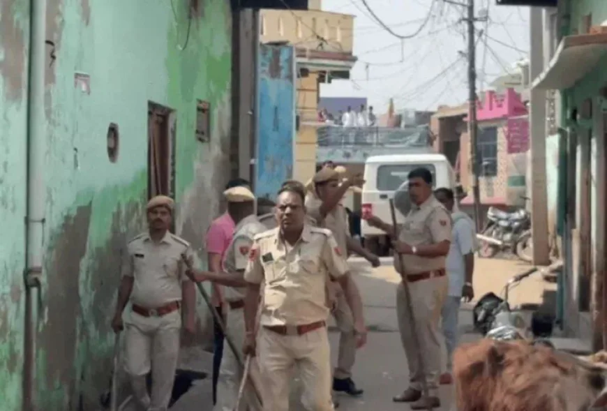 बाइक पार्किंग विवाद में भड़का पथराव: डीग के मेव थड़ी मोहल्ले में दो पक्षों के बीच जमकर चले पत्थर, पुलिस ने 5 लोगों को हिरासत में लिया