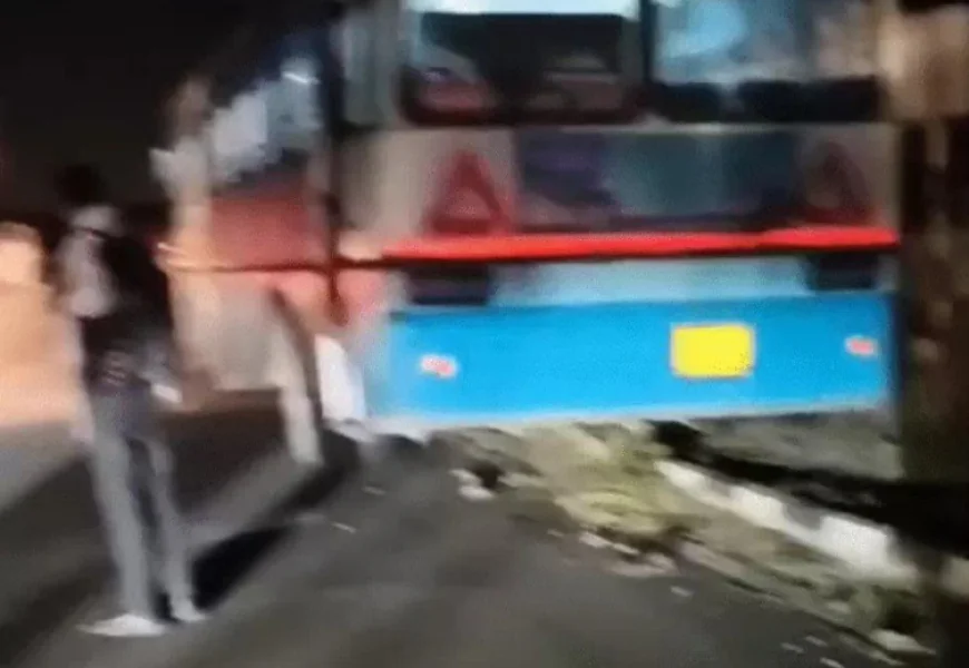 जयपुर-दिल्ली हाईवे पर भीषण सड़क हादसा: हरियाणा रोडवेज बस की टक्कर से 3 युवकों की मौत, एक घायल; चारों दोस्त एक ही बाइक पर सवार थे