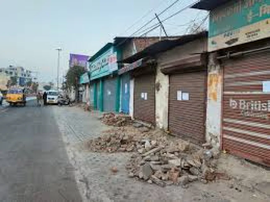 उदयपुर में सुबह 5 बजे निगम का एक्शन मोड: 8 इलाकों में छापेमारी, 20 संपत्तियों पर ताला