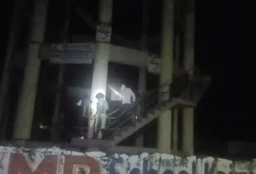 नीमकाथाना में हाई-वोल्टेज ड्रामा: बच्ची को वापस दिलाने की मांग पर पानी की टंकी पर चढ़ी महिला, 2 घंटे बाद उतरी नीचे