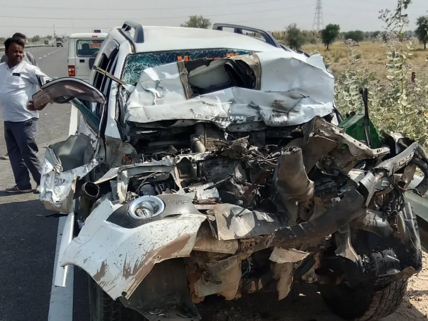 बाड़मेर में शादी से लौट रहे परिवार की बोलेरो कैंपर पलटी, दूल्हे समेत 12 घायल; टायर फटने से हुआ हादसा