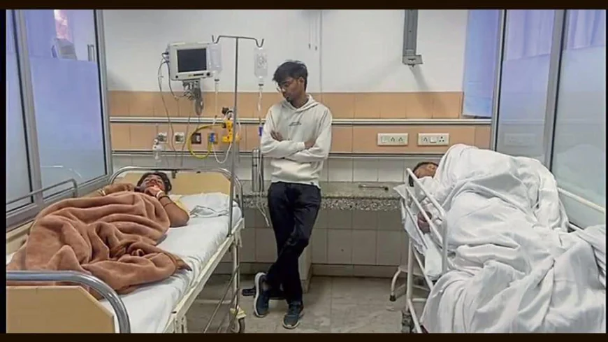 नोएडा में मोमोज खाने से 10 लोग बीमार: एक ही परिवार के 9 सदस्य अस्पताल पहुंचे, फूड पॉइजनिंग का मामला