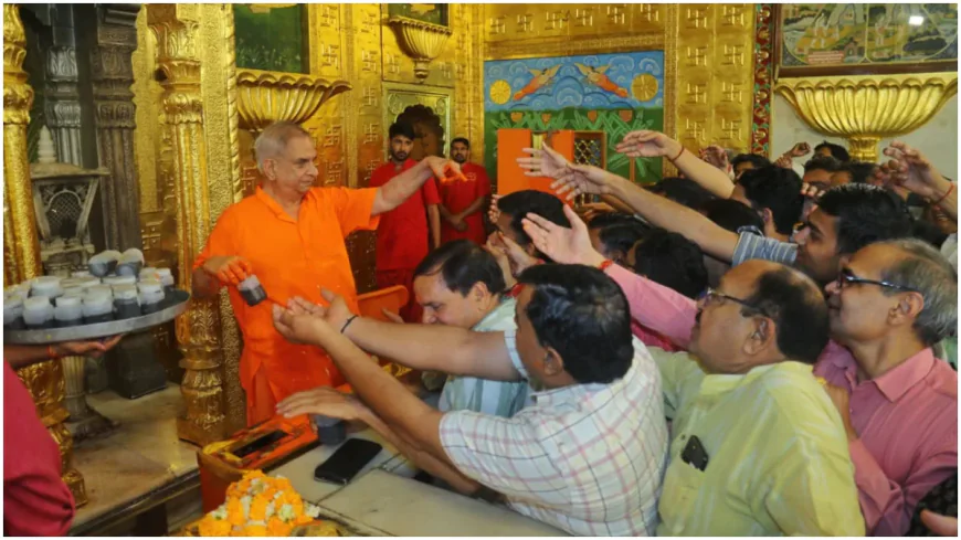 मोती डूंगरी गणेश मंदिर में ‘आरोग्य प्रसाद’: 42 साल पुरानी परंपरा में च्यवनप्राश का भोग, भक्तों में बांटा गया स्वास्थ्य का वरदान