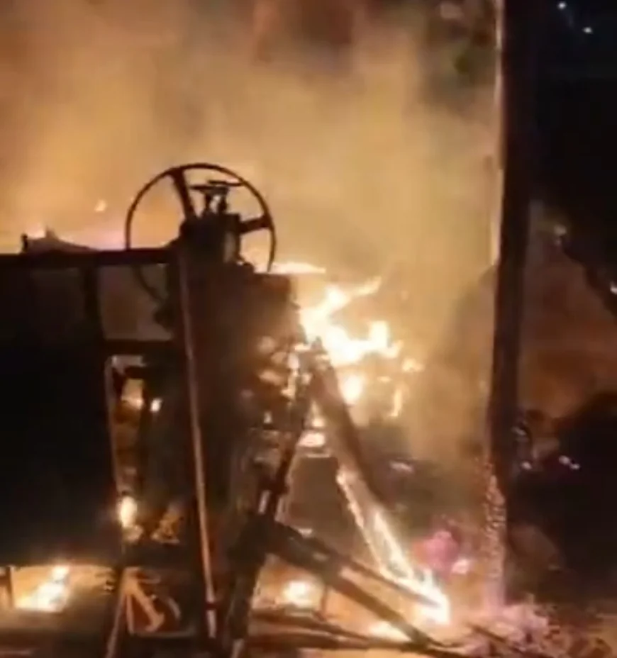 अलवर में दमकल केंद्र के महज 200 मीटर दूर सब्जी की दुकान जलकर राख, शॉर्ट सर्किट से लगी आग में फ्रिज-एसी-जूस मशीनें पूरी तरह नष्ट