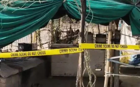 चाय के खोखे पर मिला खून से सना शव: मालिक की संदिग्ध मौत, एफएसएल टीम जांच में जुटी