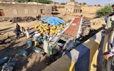 जीरे से भरी हुई गाड़ी पलटी, जैसलमेर के डाबला गांव के पास सड़क दुर्घटना