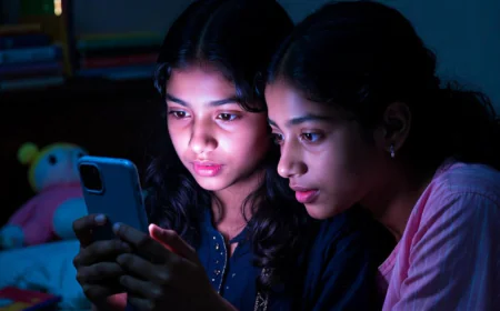सोशल मीडिया पर अश्लील कंटेंट की बाढ़: मासूम बच्चों और किशोरों का बिगड़ता भविष्य, मां-बाप की नींद उड़ा रही चिंता!