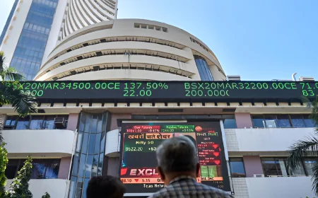 "शेयर बाजार में आज अचानक गिरावट, जानें किन सेक्टरों ने बनाया निवेशकों के लिए बड़ा चौंकाने वाला पल!"