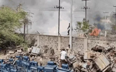 बाड़मेर डिस्कॉम स्टोर में भीषण आग, मीटर-कैबल समेत सामान जलकर राख; 3 फायर ब्रिगेड ने 2 घंटे में पाया काबू