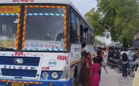 “बाजार में अचानक मची अफरा-तफरी… बस और खड़ी जीप की जोरदार टक्कर, जानिए कैसे बची भारी तबाही”