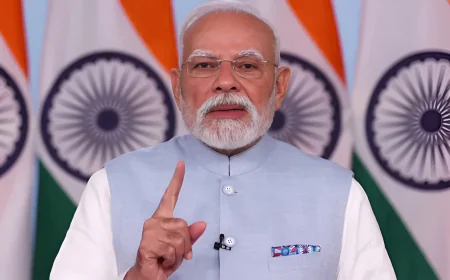 आज रात देश को मिलेगा खास संदेश—क्या है अंदर की बात? संसद में अटके बड़े बिल के बाद बढ़ी हलचल, हर किसी की नजरें अब इस संबोधन पर टिकीं