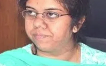 IAS आरती डोगरा पर ACB जांच के आदेश: हाईकोर्ट सख्त, कहा– जानबूझकर रोकी गई कार्रवाई, भ्रष्टाचार की आशंका