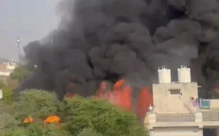 नीमराना में अवैध कबाड़ गोदाम में भीषण आग: परफ्यूम के केमिकल से भड़की लपटें, 4 जिंदा जले, धमाकों से दहला इलाका