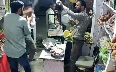 नींबू के उधार से भड़का खून-खराबा: जयपुर में दुकानदार पर लाठियों से हमला, CCTV में कैद हुई वारदात