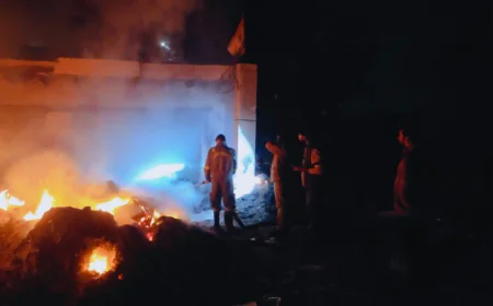 आमेर में भीषण आग: प्लाईवुड गोदाम में शॉर्ट सर्किट से लगी आग, 15 लाख का सामान जलकर राख