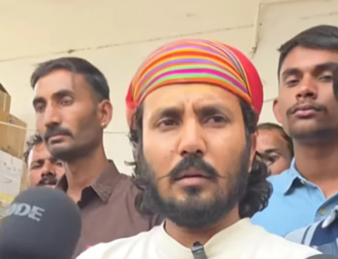 शिव में विधायक रविंद्र सिंह भाटी के खिलाफ FIR को लेकर विवाद, भजन गायक छोटू सिंह रावणा का आरोप—“धमकियां मिल रही हैं, पुलिस मुकदमा लेने में हिचक रही”