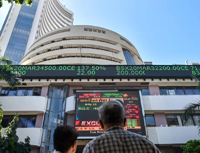 "शेयर बाजार में आज अचानक गिरावट, जानें किन सेक्टरों ने बनाया निवेशकों के लिए बड़ा चौंकाने वाला पल!"