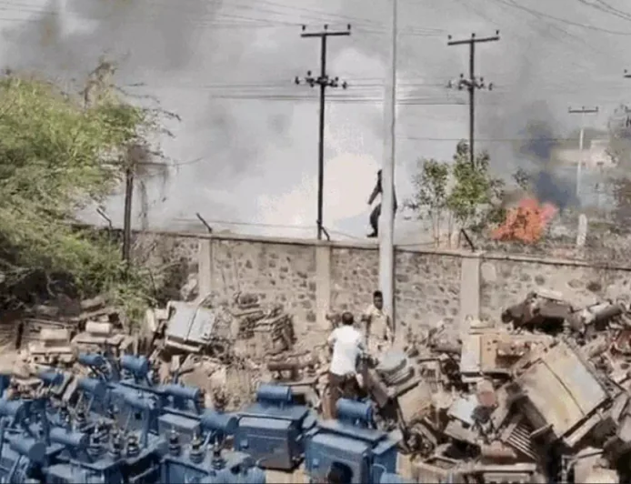 बाड़मेर डिस्कॉम स्टोर में भीषण आग, मीटर-कैबल समेत सामान जलकर राख; 3 फायर ब्रिगेड ने 2 घंटे में पाया काबू