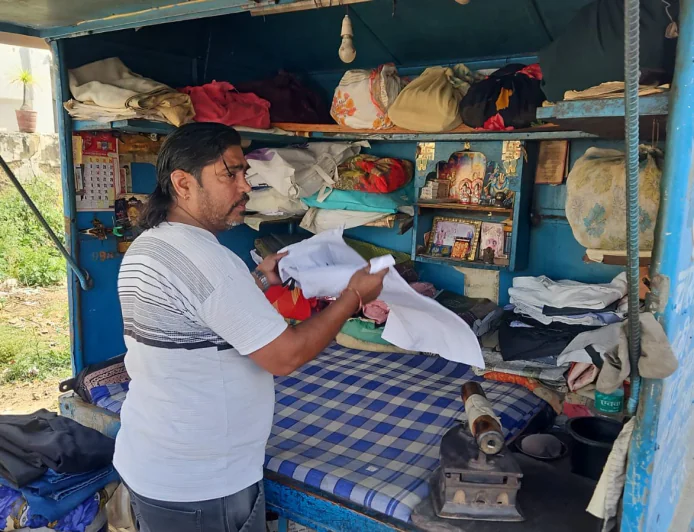 ठेले पर कपड़े प्रेस करने वाला शख्स और 598 करोड़ का ट्रांजेक्शन! नोटिस मिलते ही बिगड़ी तबीयत… क्या है पूरा मामला? जानिए