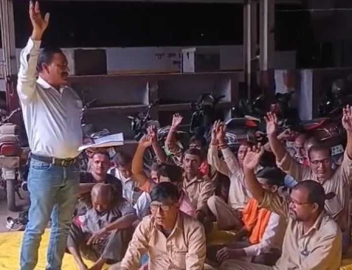 “बसों के पहिए थमने की कगार पर… कर्मचारियों का बड़ा गुस्सा सड़कों पर उतरा, सिस्टम पर उठे सवाल!”