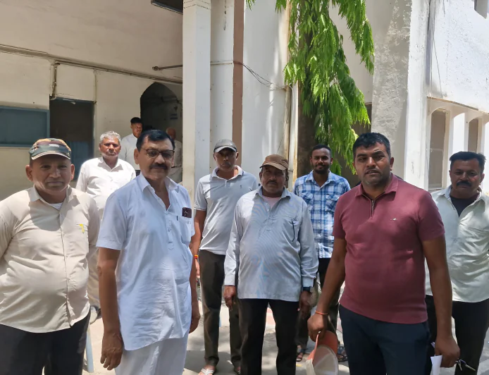 मंडी पहुंचा किसान, लेकिन गेहूं खरीदने से इनकार… जब रिकॉर्ड में सिंचित जमीन अचानक बन गई असिंचित, तो उठने लगे बड़े सवाल!