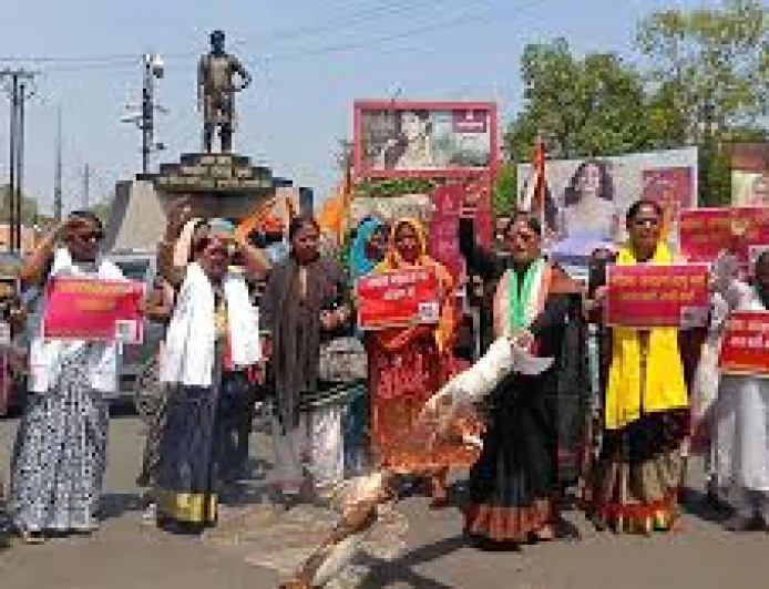 श्रीगंगानगर में महिला आरक्षण को लेकर महिला कांग्रेस का जोरदार प्रदर्शन, मोदी सरकार के खिलाफ फूंका पुतला