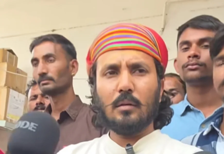 शिव में विधायक रविंद्र सिंह भाटी के खिलाफ FIR को लेकर विवाद, भजन गायक छोटू सिंह रावणा का आरोप—“धमकियां मिल रही हैं, पुलिस मुकदमा लेने में हिचक रही”