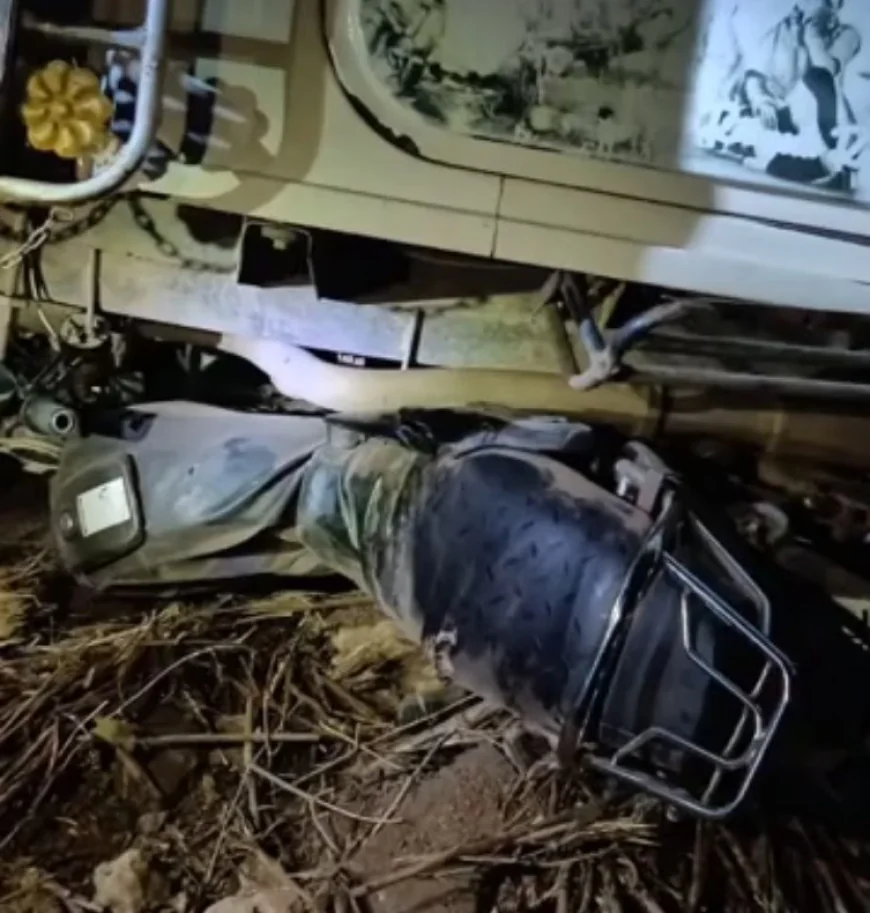 बांसवाड़ा में दर्दनाक सड़क हादसा: पिकअप ने बाइक सवार युवक को कुचल दिया, मौके पर मौत; पत्नी और डेढ़ साल के बच्चे की जान बाल-बाल बची