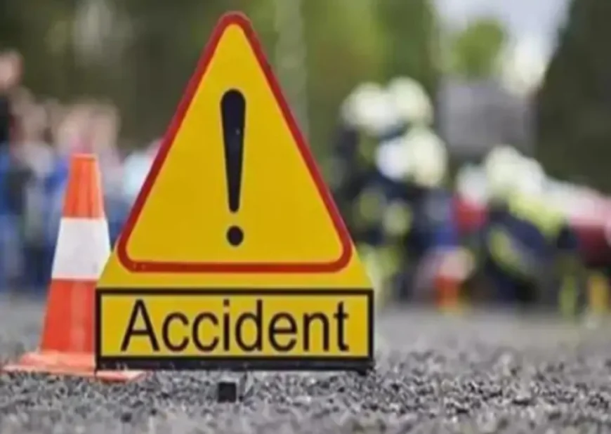 दो बाइकों की भीषण टक्कर, पति-पत्नी समेत 3 घायल; दो के पैर फ्रैक्चर, एक की हालत गंभीर