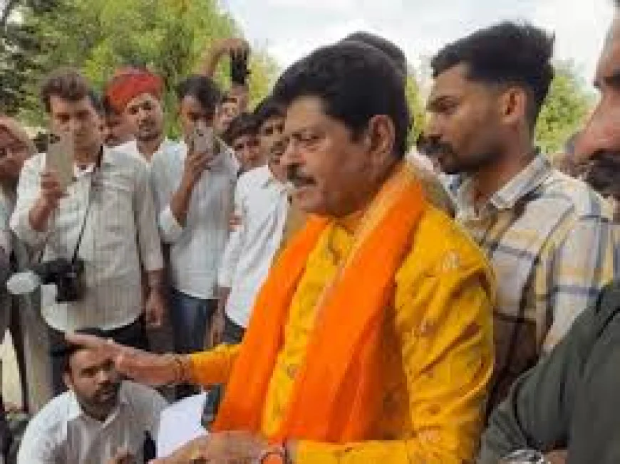 छह दिन की भूख हड़ताल के बाद छात्रों ने उठाया बड़ा कदम, प्रशासन ने दिया आश्वासन – क्या जल्द होगा समाधान?