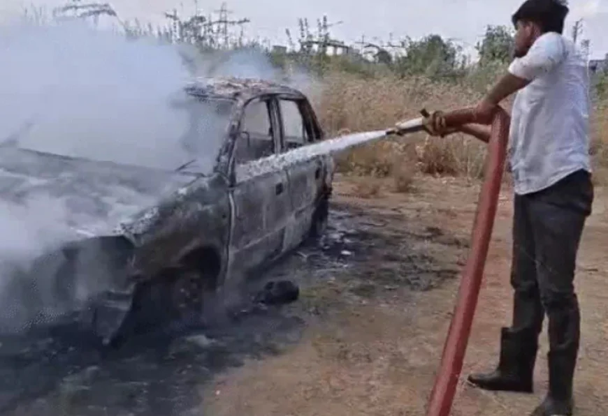 पेट्रोल पंप के सामने खड़ी कार में लगी आग, जिंदा जला व्यापारी: सीट पीछे कर लेटा था, एक दरवाजा खुला मिला