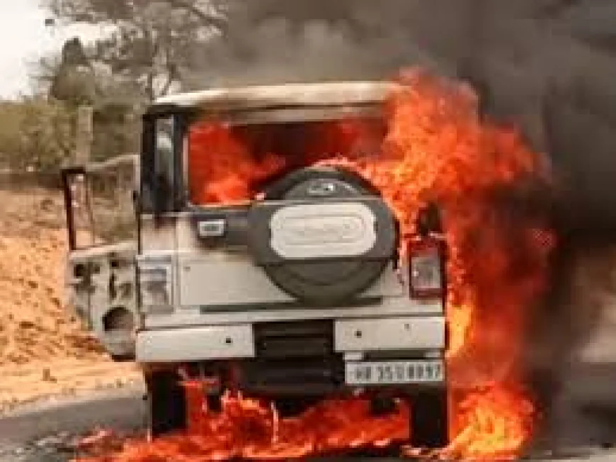 सीकर में भीषण सड़क हादसा: बोलेरो-बाइक टक्कर में दो भाइयों की मौत, टक्कर के बाद लगी आग, 2 महीने बाद घर में थी शादी