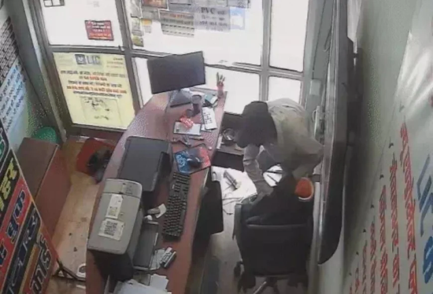 भाजपा नेता की दुकान का ताला तोड़कर लाखों की चोरी, CCTV में कैद हुई वारदात