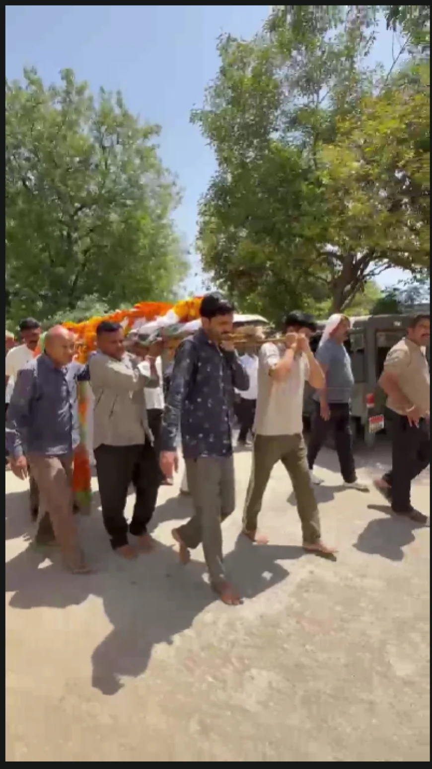 “जब बेटी बनी ‘बेटा’: बृजेश कंवर ने पिता को दी मुखाग्नि, टूटीं सदियों पुरानी परंपराएं”