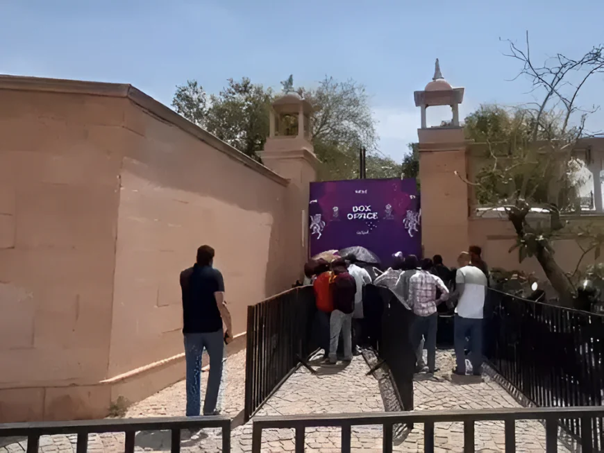 टिकट खिड़कियों पर बढ़ी हलचल… भीड़ कम क्यों, असली वजह क्या है?