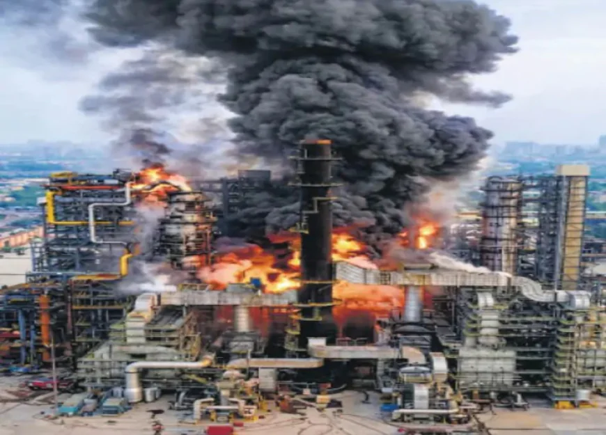 रिफाइनरी हादसा: साजिश, तकनीकी चूक या उद्घाटन की जल्दबाजी? ‘कमीशनिंग फेज’ में लगी आग ने उठाए बड़े सवाल