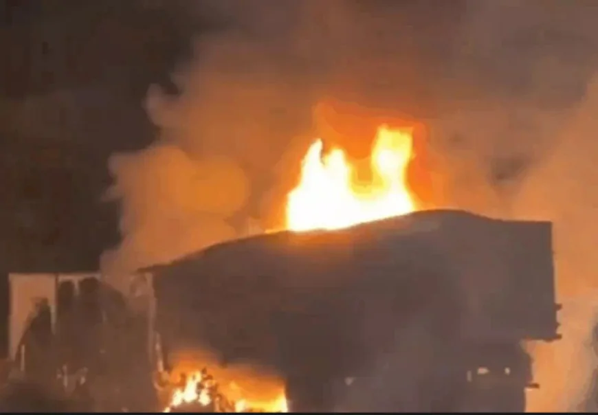 डंपर-बोलेरो की भीषण टक्कर में 3 बाराती जिंदा जले, 5 गंभीर: NH-709 बना ‘डेथ जोन’, 45 मिनट देर से पहुंची मदद