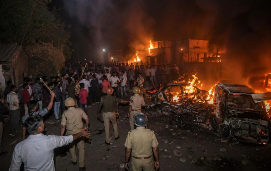 लड़की से मिलने पहुंचे युवक की हत्या के बाद दो गांवों में हिंसा: आगजनी, पथराव और पुलिस पर हमला