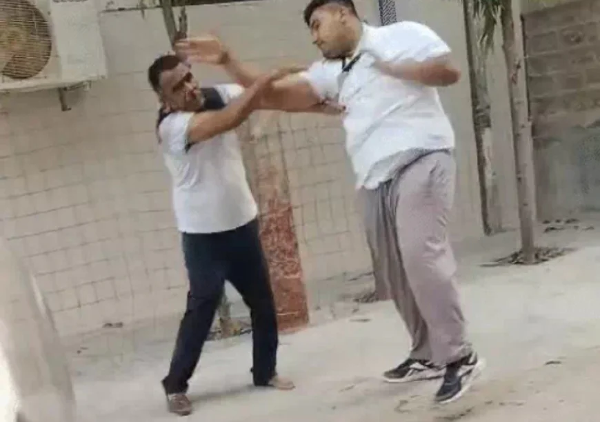 सरकारी स्कूल प्रिंसिपल पर छात्र का हमला: बीच सड़क मारपीट, गला दबाया; आरोपी गिरफ्तार