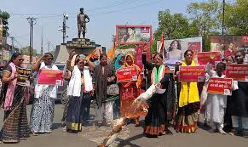 श्रीगंगानगर में महिला आरक्षण को लेकर महिला कांग्रेस का जोरदार प्रदर्शन, मोदी सरकार के खिलाफ फूंका पुतला