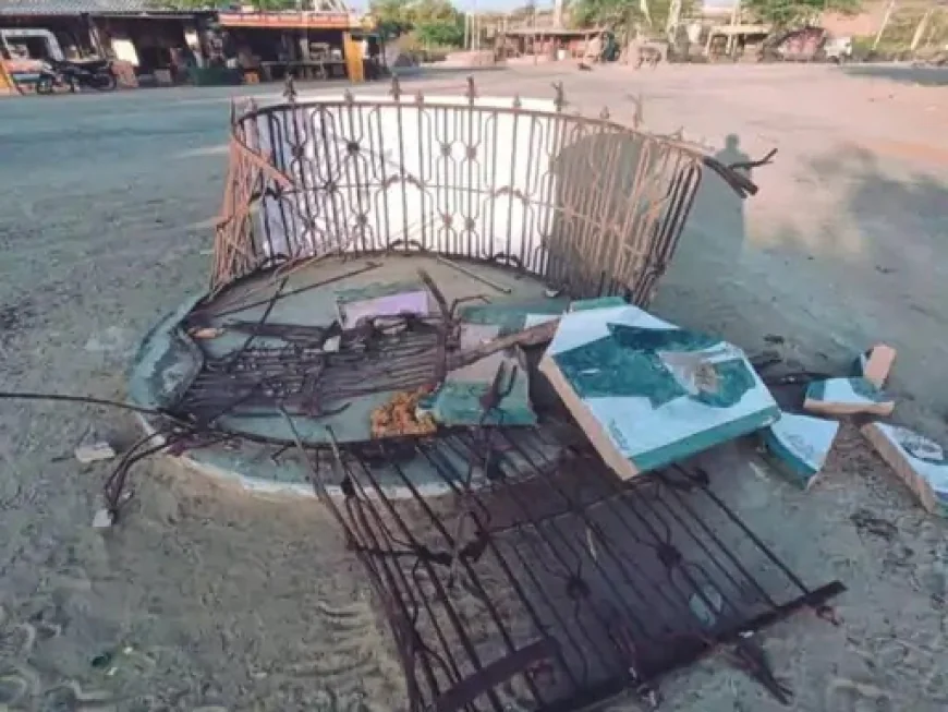 बाड़मेर के आडेल गांव में अंबेडकर प्रतिमा टूटने से बवाल, प्रदर्शन और धरना; हादसा या साजिश पर सस्पेंस