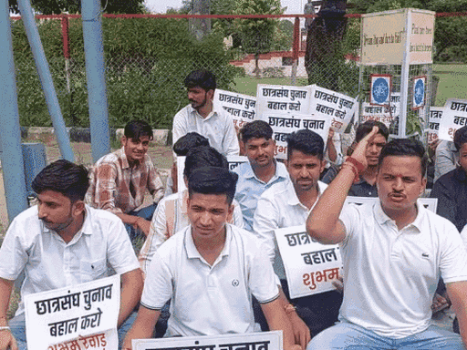 “यूनिवर्सिटी में बढ़ा टकराव! कोर्ट के आदेश पर उठे सवाल, छात्रों ने दी बड़े आंदोलन की चेतावनी”