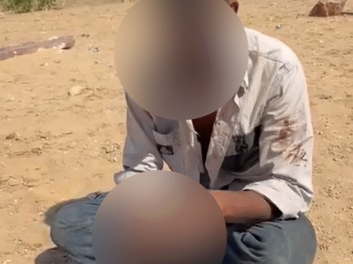 मोबाइल में युवती की फोटो रखने पर युवक से अमानवीय बर्ताव: मुंह काला कर मारपीट, दो आरोपी डिटेन