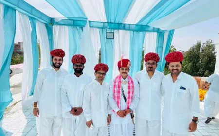 बाड़मेर के आईएएस ने अपने गांव में धोती कुर्ता पहन कर शादी की... शादी में आए दोस्तों को भी पहनाया यहीं परिवेश