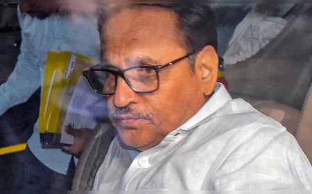 जेजेएम घोटाले में गिरफ्तारी से पहले पूर्व मंत्री महेश जोशी ने चढ़ाया शिव मंदिर में जल...कहा मै निर्दोष हूँ!