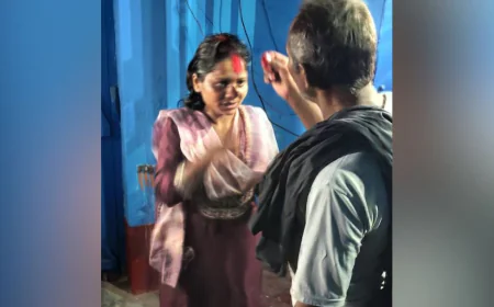वायरल हुई अनोखी प्रेम कहानी, 60 साल के बुजुर्ग से 22 साल की लड़की ने रचाई शादी