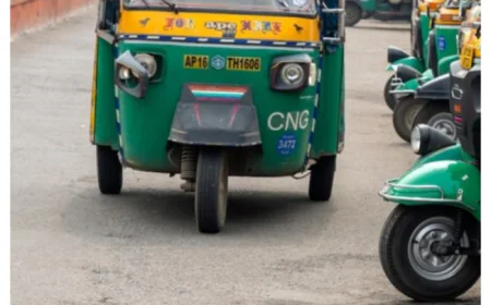 CNG Price Hike Alert : फिर बढ़े CNG के दाम, आम आदमी की जेब पर महंगाई का नया वार!